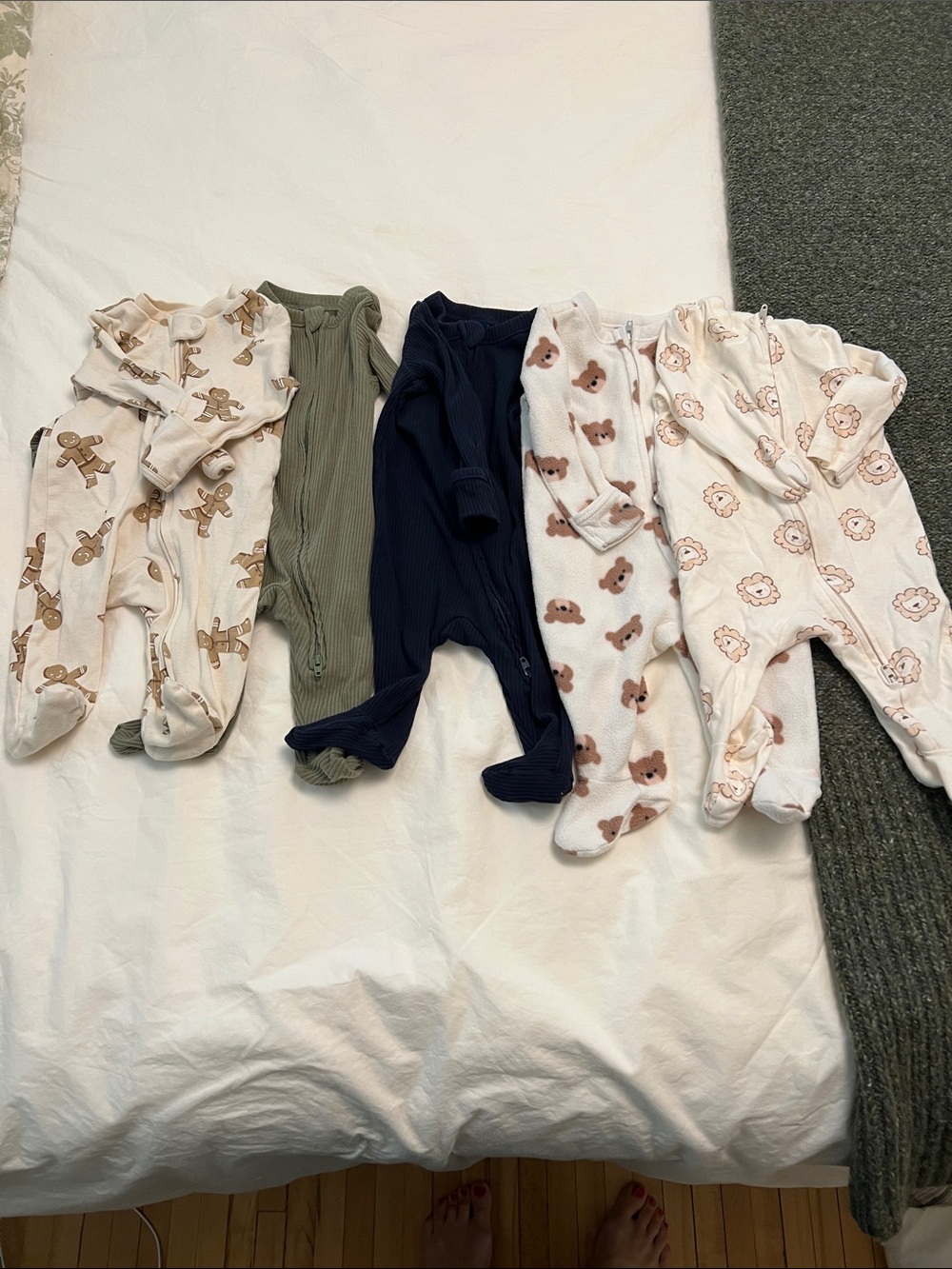 Old Navy 5 pack 0-3 month footie PJ